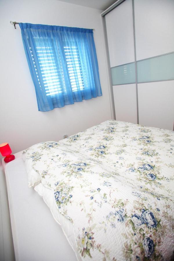 Apartments Nakir Slatine Cameră foto
